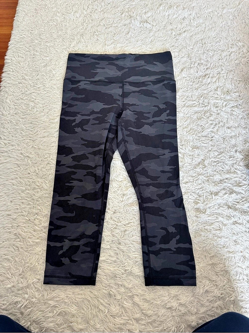 Athleta Elation Capri Camo Capri Leggings Size Medium